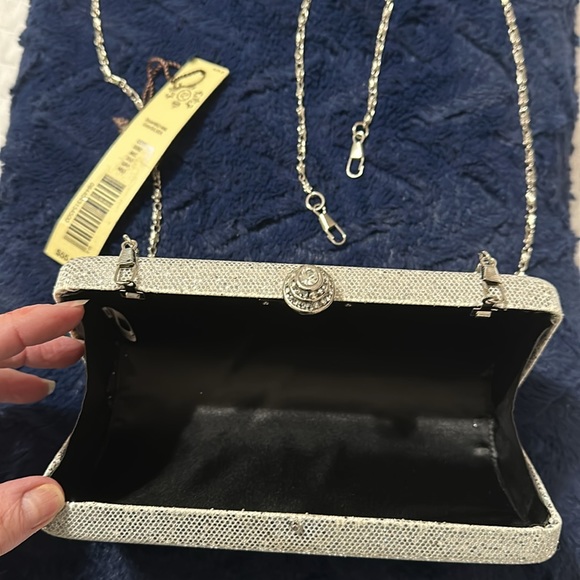 Silver evening bag. NWT - Picture 3 of 3